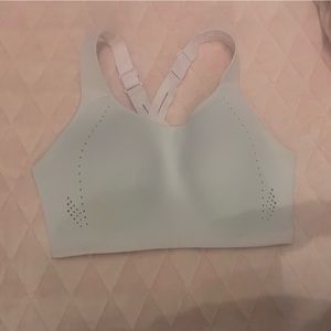 EUC Lululemon 36DD sports bra in soft pink